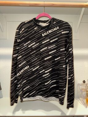 Balenciaga Black and White Logo-Print Crewneck Sweater
Like new barely worn